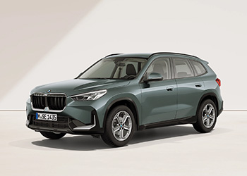 BMW X1 in schräger Frontansicht
