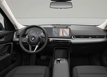Cockpit des BMW X1 mit digitalem Display.
