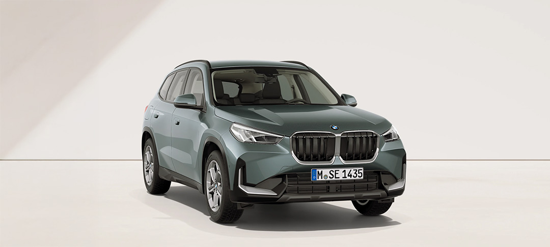 BMW X1 in schräger Frontansicht