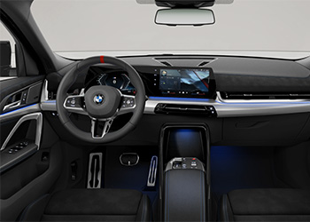 Cockpit des BMW X2 M35i mit digitalem Display