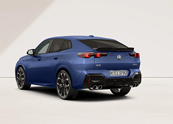 BMW X2 M35i in schräger Heckansicht