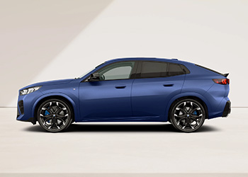 BMW X2 M35i in Seitenansicht.