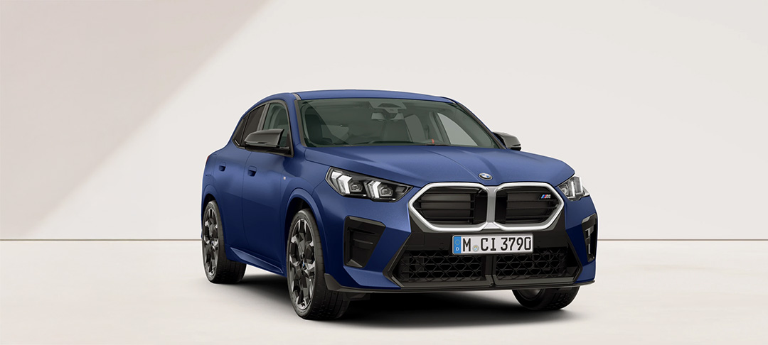 BMW X2 M35i in schräger Frontansicht.