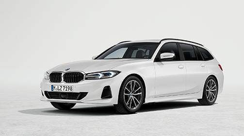 Weißer BMW 3er Touring in Front-Seitenansicht vor hellem Hintergrund.